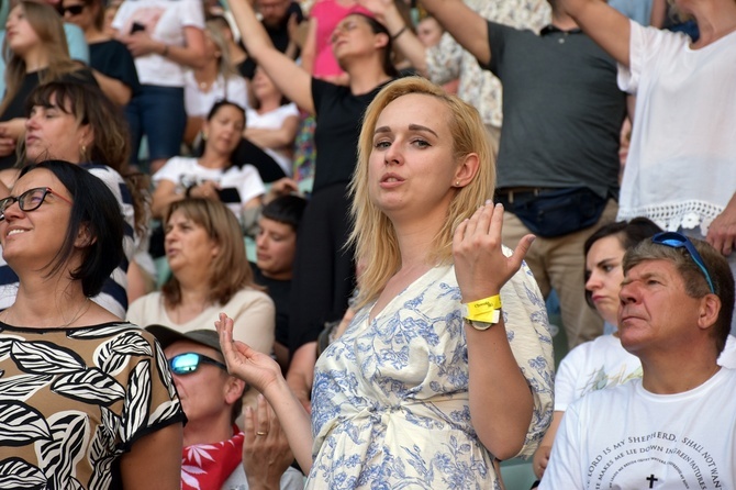 Uwielbienie "ChwałaMU" na stadionie Tarczyński Arena - cz. 1