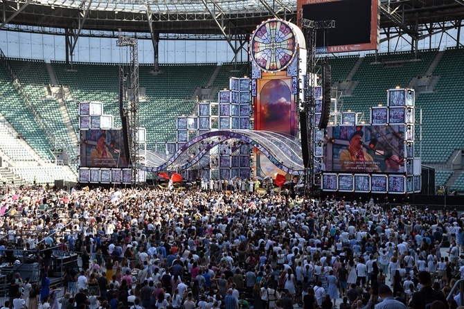 Uwielbienie "ChwałaMU" na stadionie Tarczyński Arena - cz. 1