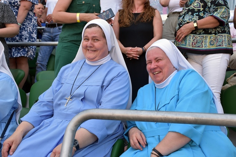 Uwielbienie "ChwałaMU" na stadionie Tarczyński Arena - cz. 1