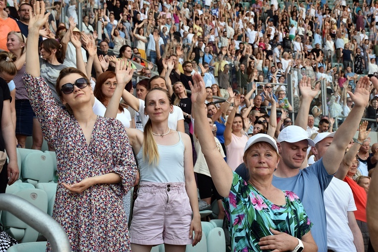 Uwielbienie "ChwałaMU" na stadionie Tarczyński Arena - cz. 1