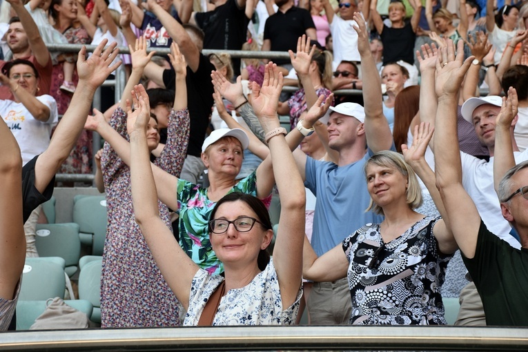 Uwielbienie "ChwałaMU" na stadionie Tarczyński Arena - cz. 1