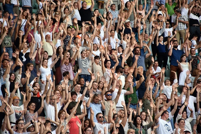 Uwielbienie "ChwałaMU" na stadionie Tarczyński Arena - cz. 1