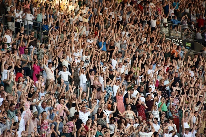 Uwielbienie "ChwałaMU" na stadionie Tarczyński Arena - cz. 1