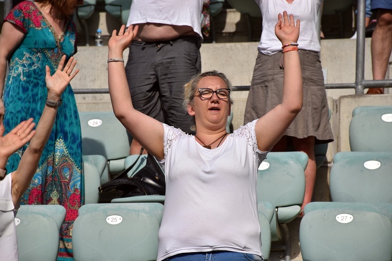 Uwielbienie "ChwałaMU" na stadionie Tarczyński Arena - cz. 1