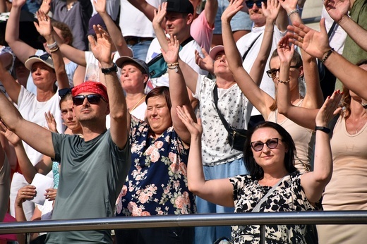 Uwielbienie "ChwałaMU" na stadionie Tarczyński Arena - cz. 1