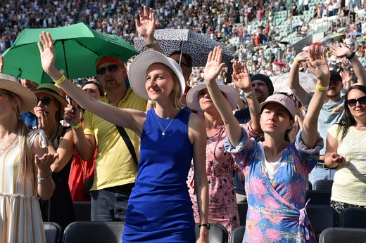 Uwielbienie "ChwałaMU" na stadionie Tarczyński Arena - cz. 1