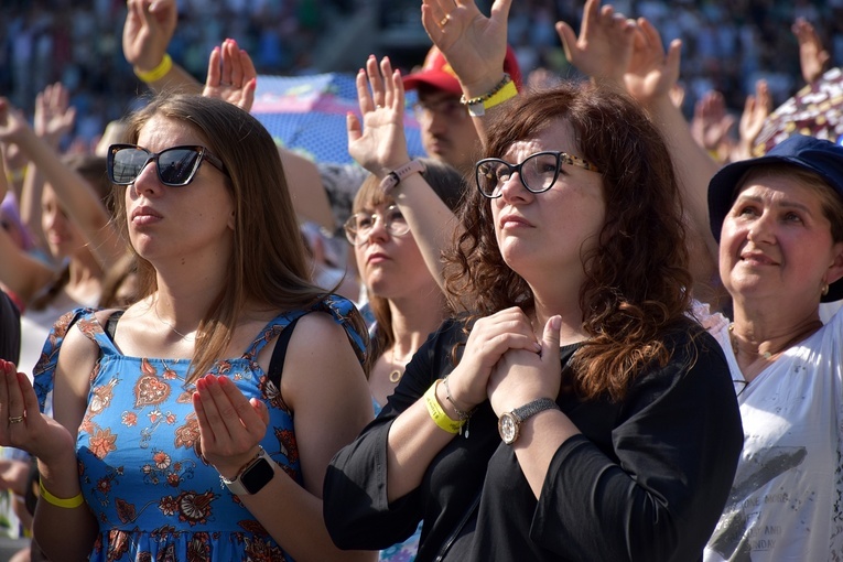 Uwielbienie "ChwałaMU" na stadionie Tarczyński Arena - cz. 1