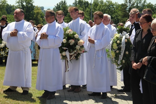Jastrzębie-Bzie. Pogrzeb ks. Janusza Rudzkiego