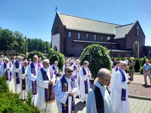 Jastrzębie-Bzie. Pogrzeb ks. Janusza Rudzkiego