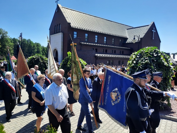 Jastrzębie-Bzie. Pogrzeb ks. Janusza Rudzkiego