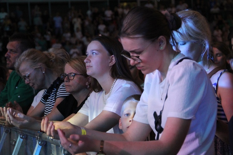 Uwielbienie "ChwałaMU" na stadionie Tarczyński Arena - cz. 2