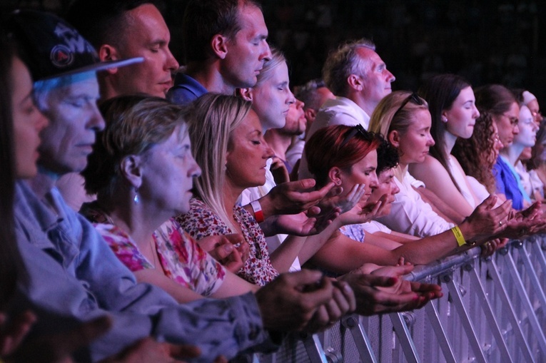 Uwielbienie "ChwałaMU" na stadionie Tarczyński Arena - cz. 2