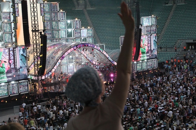 Uwielbienie "ChwałaMU" na stadionie Tarczyński Arena - cz. 2