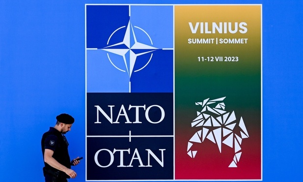 "Daily Telegraph": Niemcy będą naciskać na opóźnienie przyjęcia Ukrainy do NATO