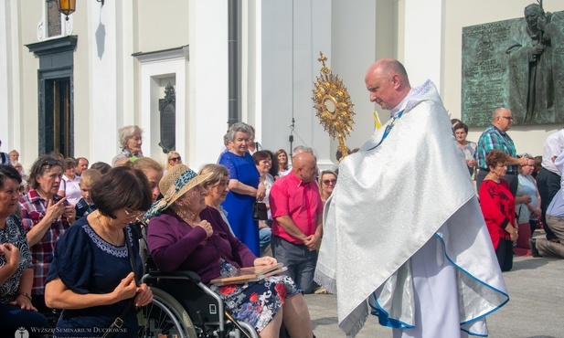 Błogosławieństwo Najświętszym Sakramentem