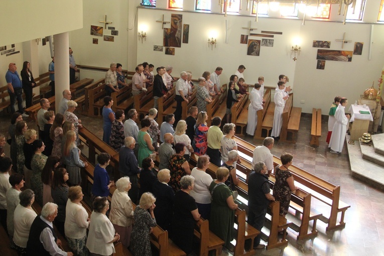 Stara Wieś. Wprowadzenie relikwii św. Matki Teresy z Kalkuty