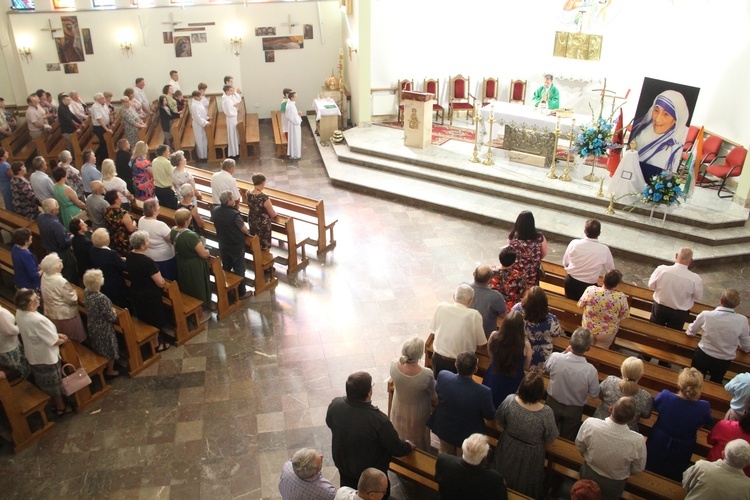 Stara Wieś. Wprowadzenie relikwii św. Matki Teresy z Kalkuty