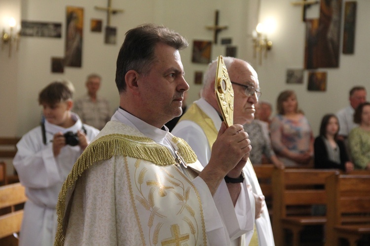 Stara Wieś. Wprowadzenie relikwii św. Matki Teresy z Kalkuty