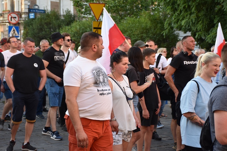 Marsz pamięci ku czci ofiar ludobójstwa na Wołyniu