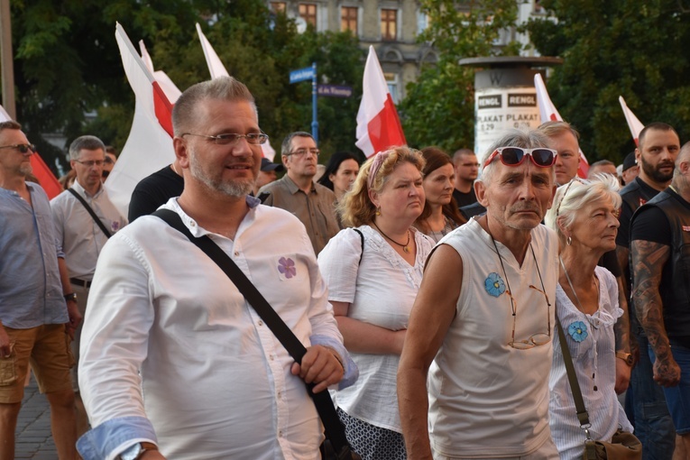 Marsz pamięci ku czci ofiar ludobójstwa na Wołyniu