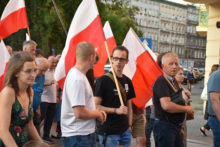 Marsz pamięci ku czci ofiar ludobójstwa na Wołyniu