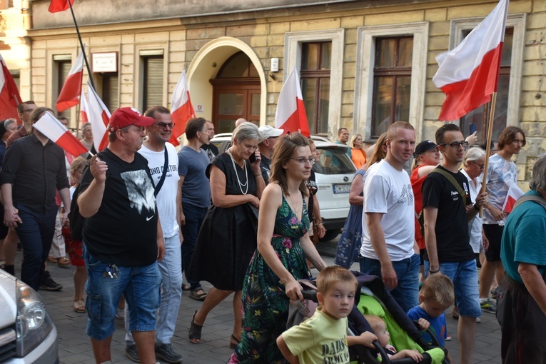 Marsz pamięci ku czci ofiar ludobójstwa na Wołyniu