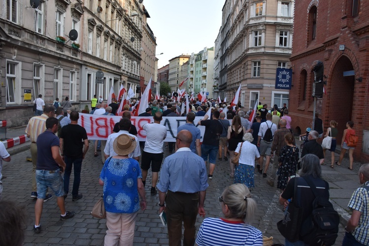 Marsz pamięci ku czci ofiar ludobójstwa na Wołyniu