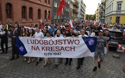 Marsz pamięci ku czci ofiar ludobójstwa na Wołyniu