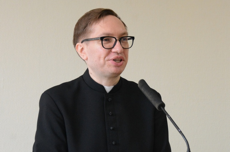 Ks. Łukasz Florczyk zaprasza na kurs "Biblia Formatora"