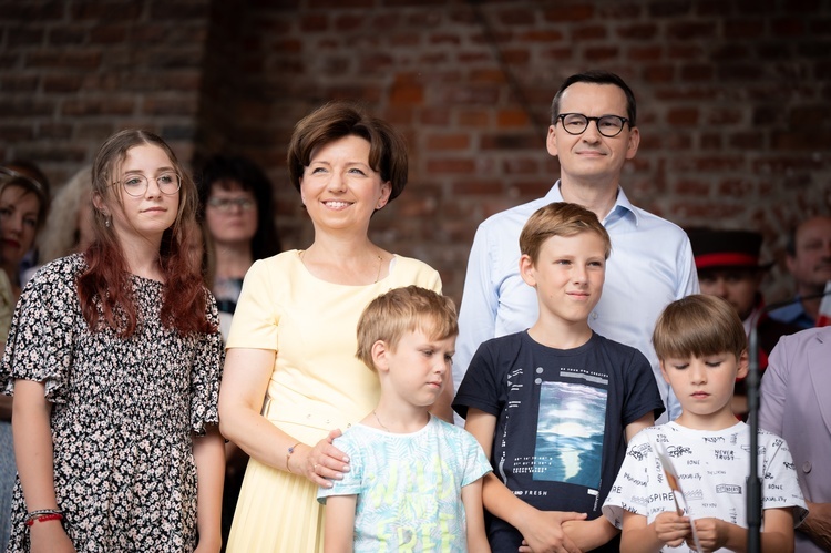 Minister Marlena Maląg: Dotrzymaliśmy słowa, 800 zł na każde dziecko już wkrótce