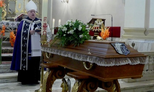 Bp Piotr Greger przewodniczył Mszy św. pogrzebowej śp. s. Teresy Biłyk.