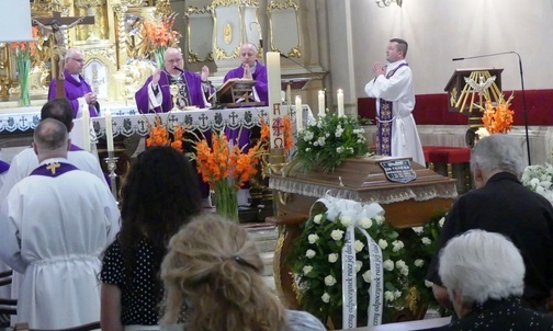 Uroczystości pogrzebowe śp. s. Teresy Biłyk w Białej.