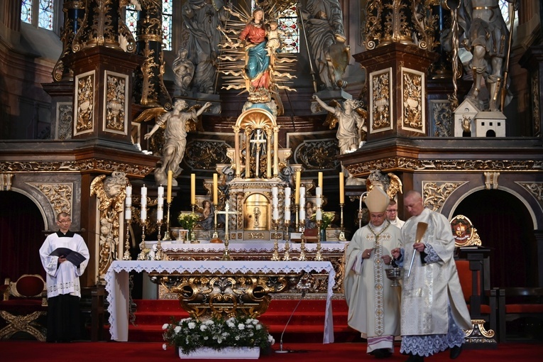 Poświęcenie i oddanie sztandaru Aresztu Śledczego w Świdnicy