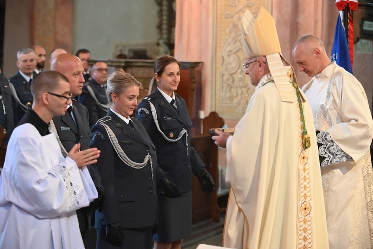 Poświęcenie i oddanie sztandaru Aresztu Śledczego w Świdnicy