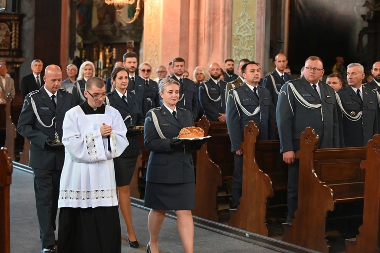 Poświęcenie i oddanie sztandaru Aresztu Śledczego w Świdnicy