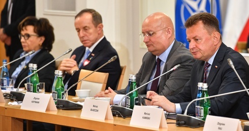 Szef MON: przyjęte przez Sejm zmiany do ustawy o obronie ojczyzny usprawnią rekrutację