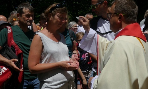 Podczas namaszczenia rychwałdzkim olejkiem radości.
