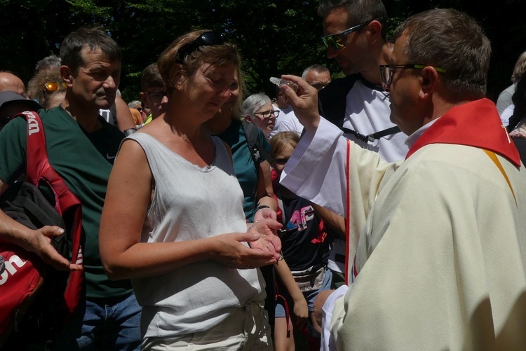 Podczas namaszczenia rychwałdzkim olejkiem radości.