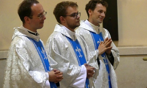 Słudzy radości - neoprezbiterzy u stóp Piety Hałcnowskiej