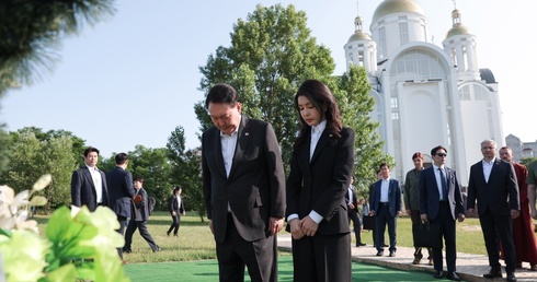 Prezydent Korei Płd. odwiedził Buczę, to pierwsza jego wizyta na Ukrainie