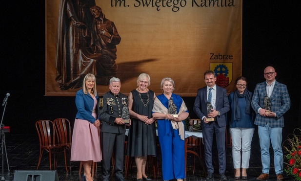 Statuetki św. Kamila rozdane