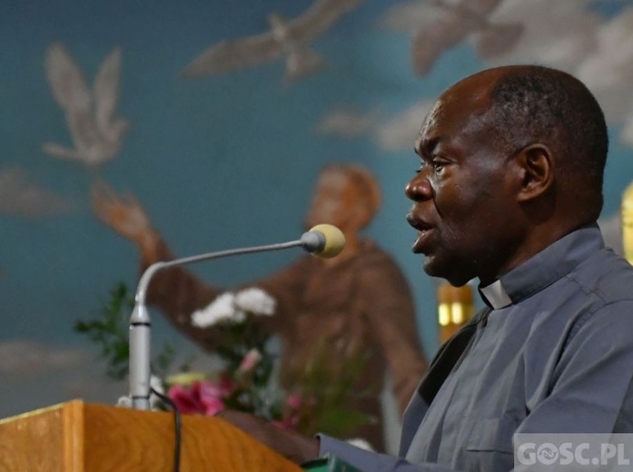 W Nowej Soli trwają rekolekcje z o. Johnem Bashoborą