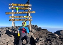 Bytom. Krzysztof Drabik , bytomianin zdobył Kilimandżaro, żonglując butelkami
