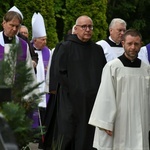 Gorzów Wlkp. Pogrzeb proboszcza oraz kapelana "Solidarności" i KS Stal Gorzów