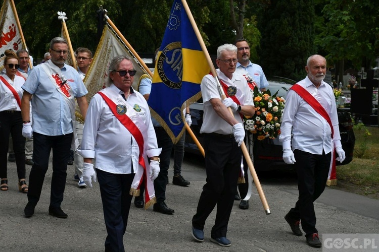 Gorzów Wlkp. Pogrzeb proboszcza oraz kapelana "Solidarności" i KS Stal Gorzów