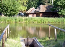 Oprócz atrakcji pikniku, radomski skansen zaprasza na spacer wśród niepowtarzalnych letnich widoków.