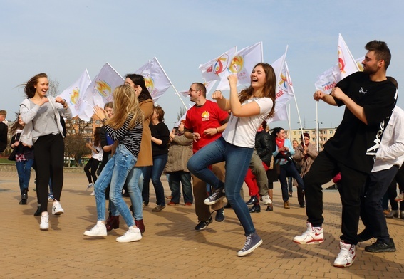 Papież apeluje o żywą więź młodzieży z osobami starszymi