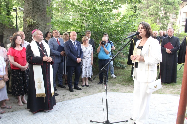 Krynica-Zdrój. Odsłonięcie pomnika abp. Antoniego Baraniaka