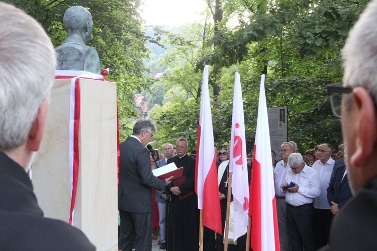 Krynica-Zdrój. Odsłonięcie pomnika abp. Antoniego Baraniaka