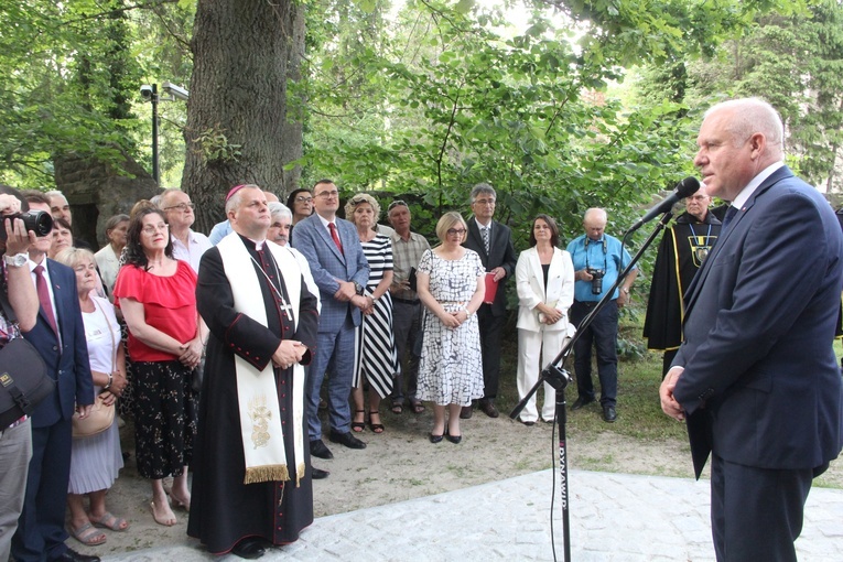 Krynica-Zdrój. Odsłonięcie pomnika abp. Antoniego Baraniaka